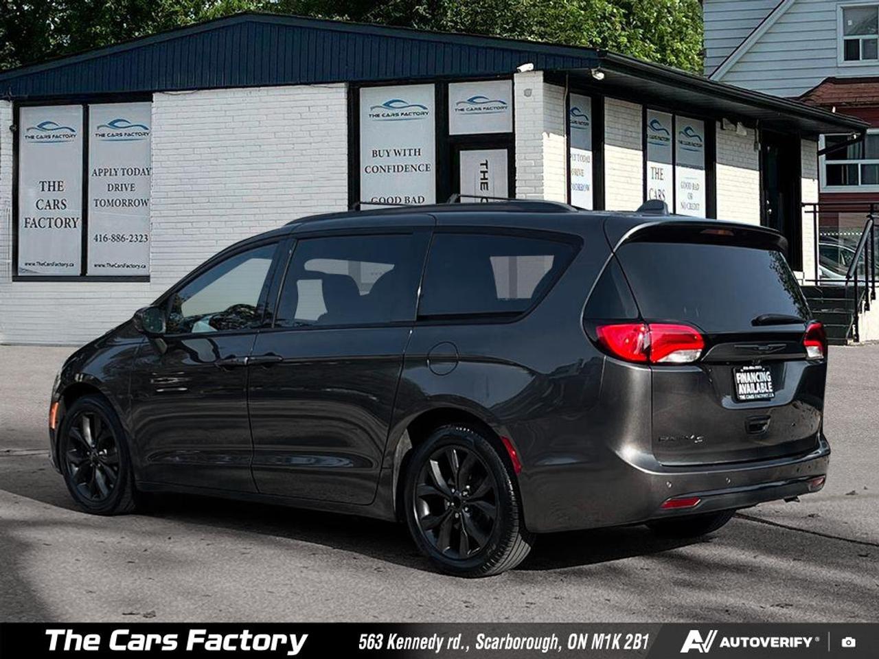 2020 Chrysler Pacifica Touring-L  Leather/Camera Apple CarPlay! Photo