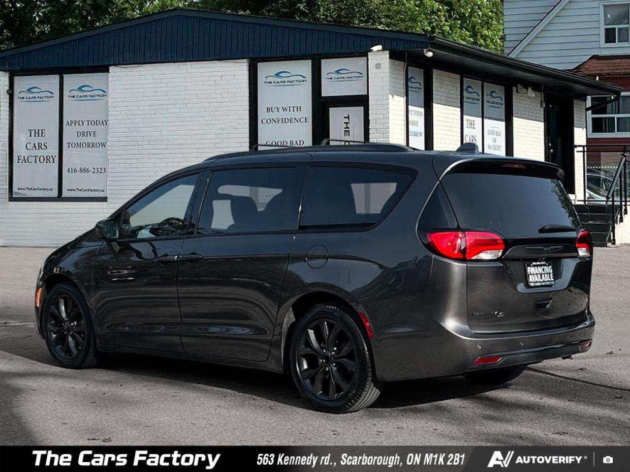 2020 Chrysler Pacifica Touring-L  Leather/Camera Apple CarPlay! Photo3