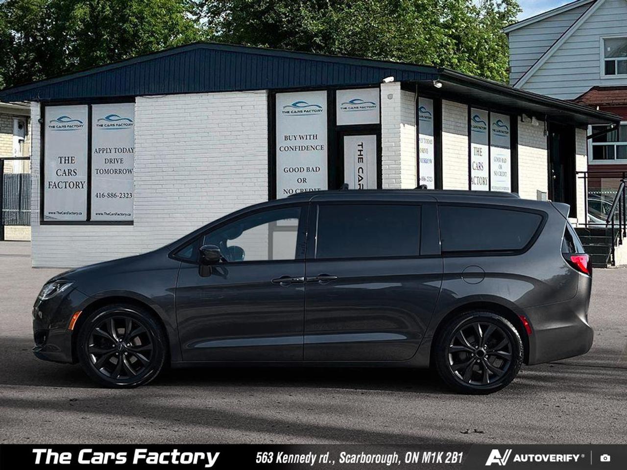 2020 Chrysler Pacifica Touring-L  Leather/Camera Apple CarPlay! Photo