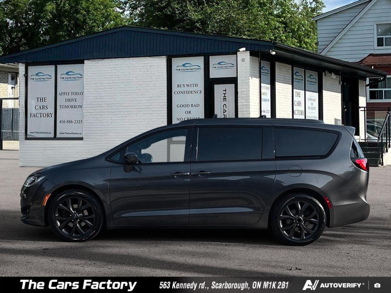 2020 Chrysler Pacifica Touring-L  Leather/Camera Apple CarPlay! Photo2