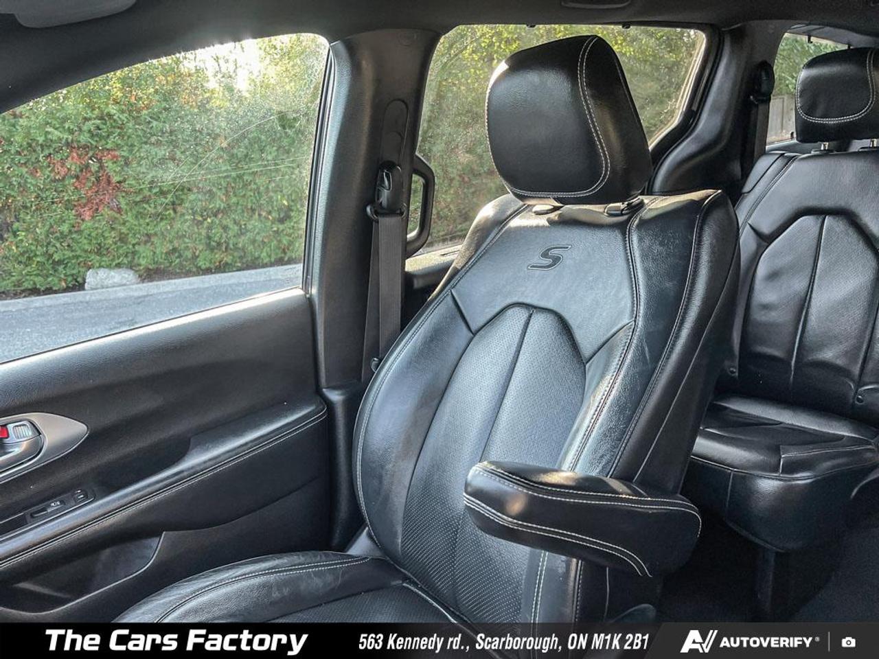 2020 Chrysler Pacifica Touring-L  Leather/Camera Apple CarPlay! Photo