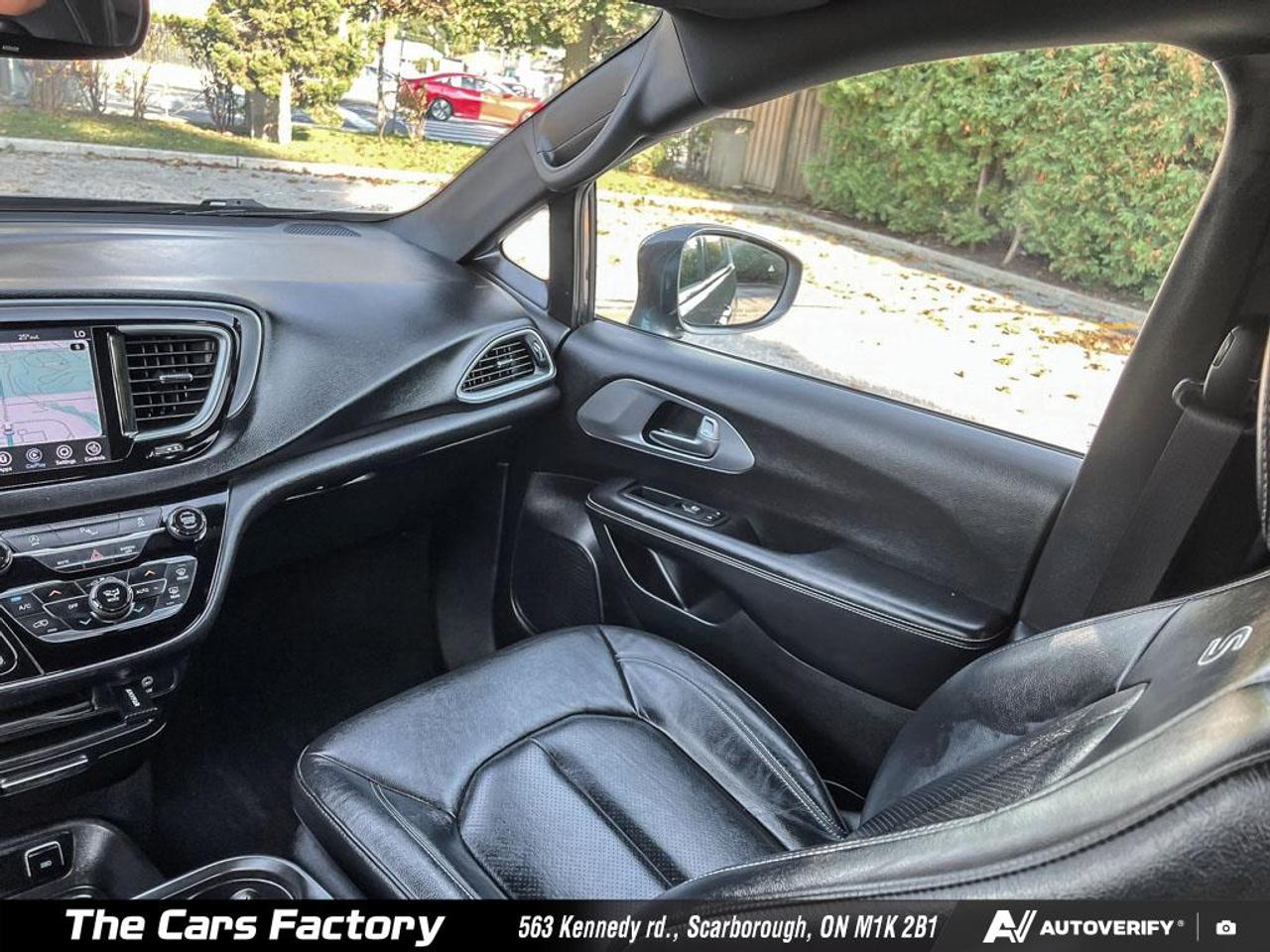 2020 Chrysler Pacifica Touring-L  Leather/Camera Apple CarPlay! Photo