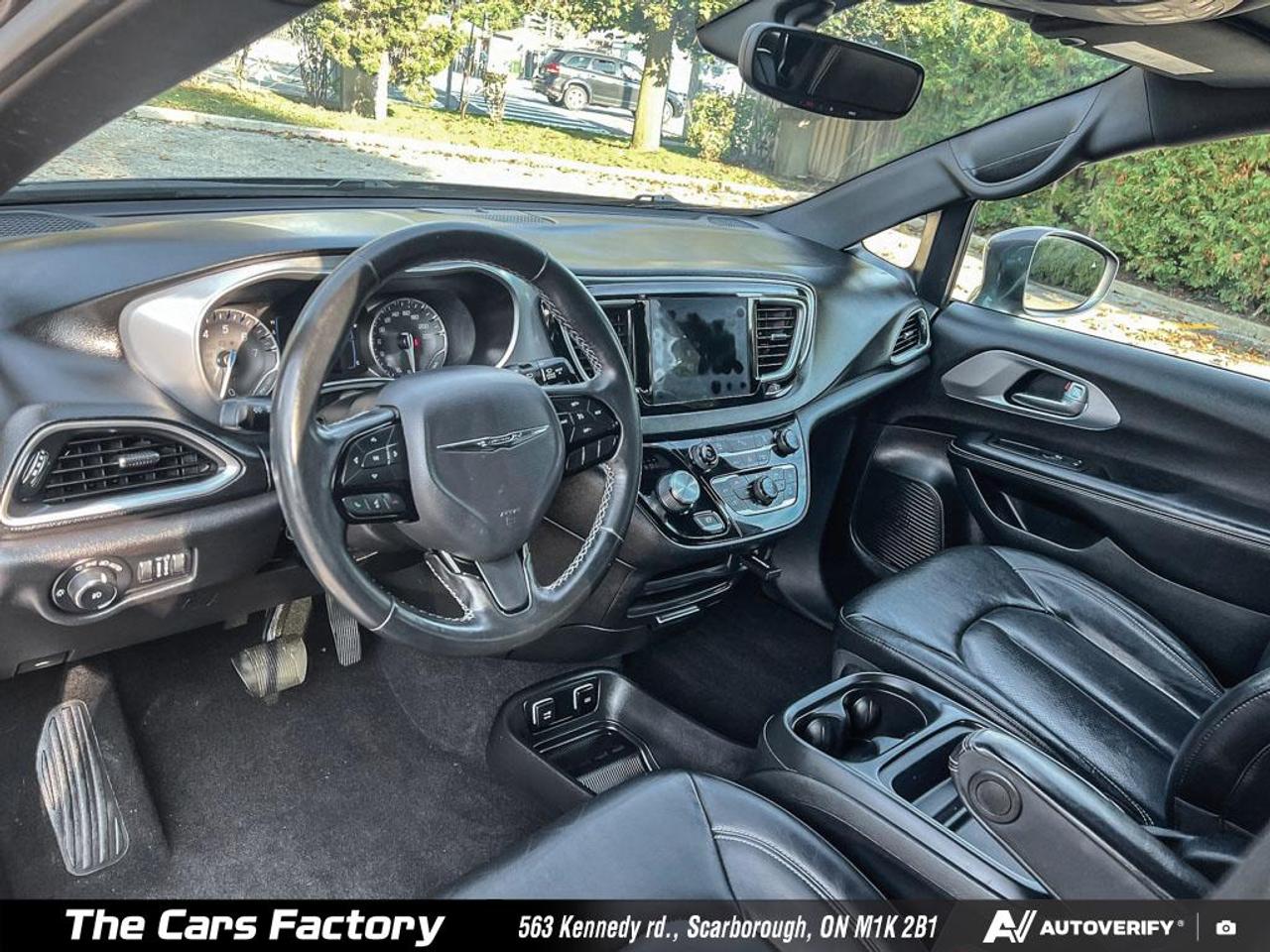 2020 Chrysler Pacifica Touring-L  Leather/Camera Apple CarPlay! Photo