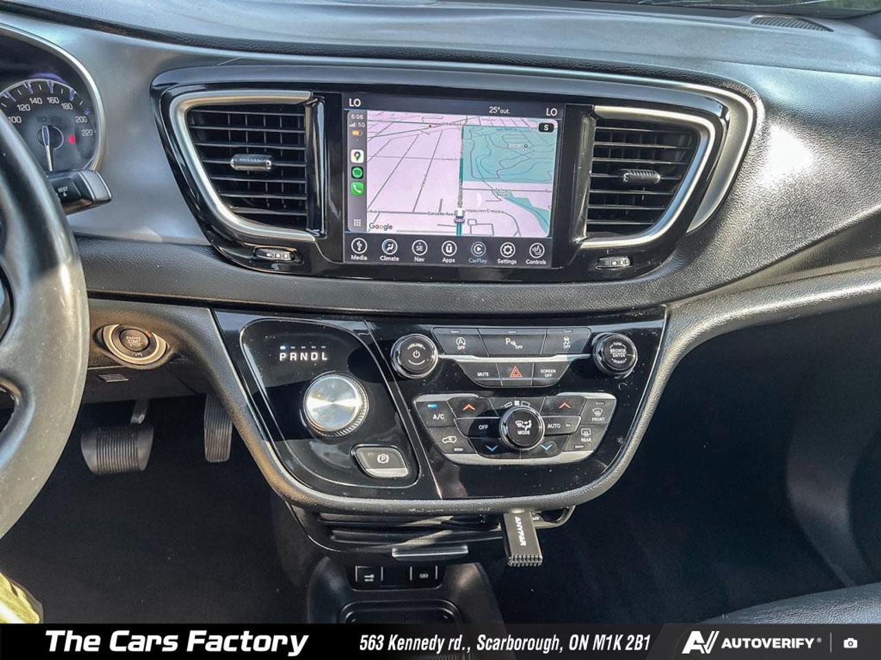 2020 Chrysler Pacifica Touring-L  Leather/Camera Apple CarPlay! Photo