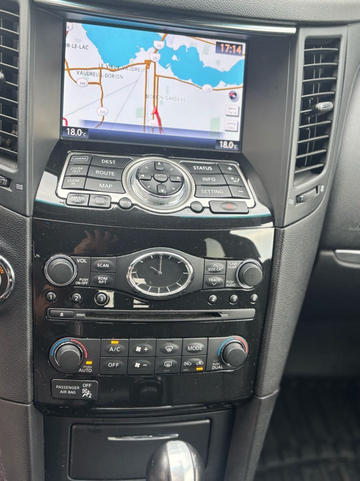 2016 Infiniti QX70  - Photo #10