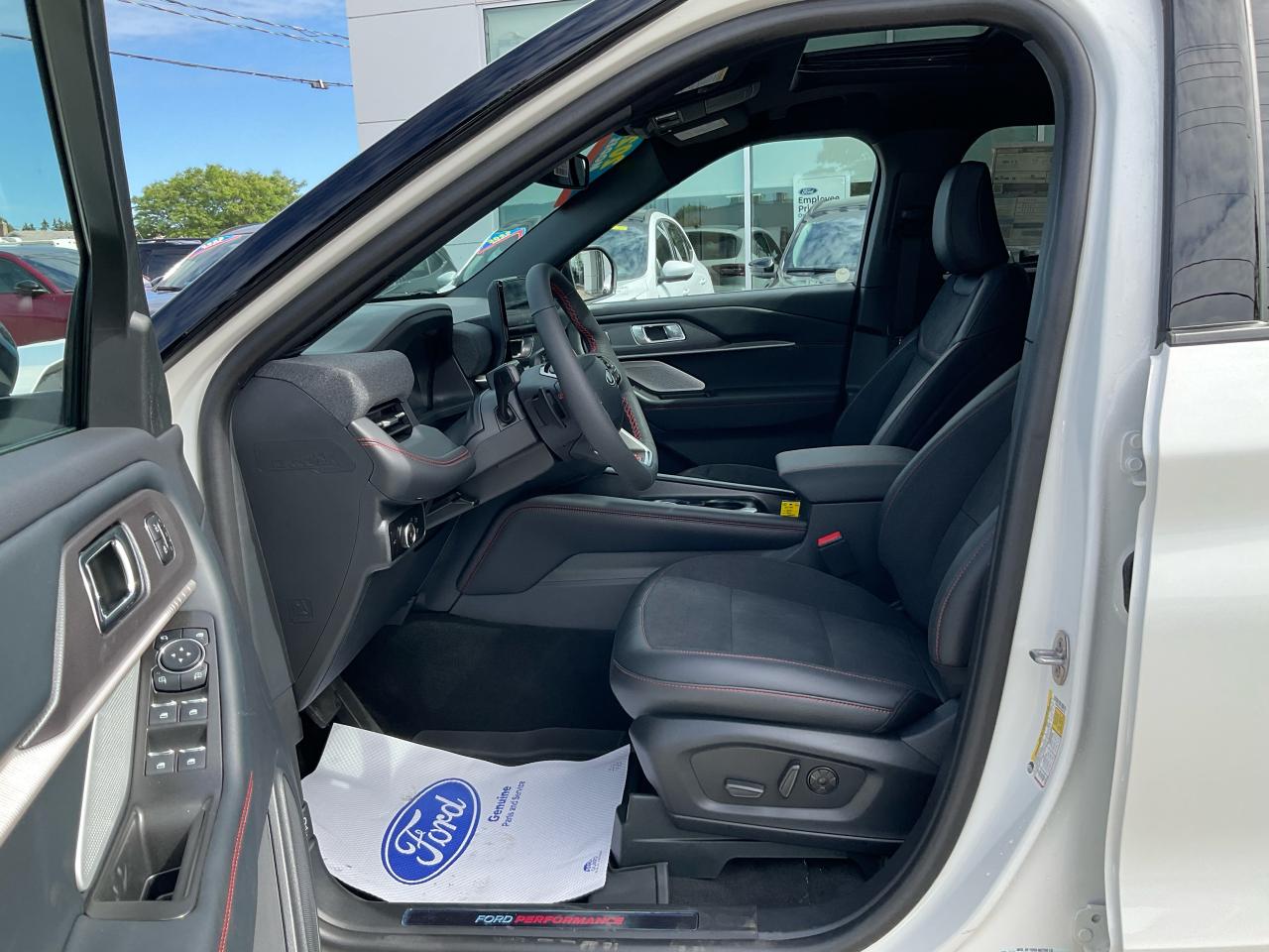 2025 Ford Explorer ST Photo5