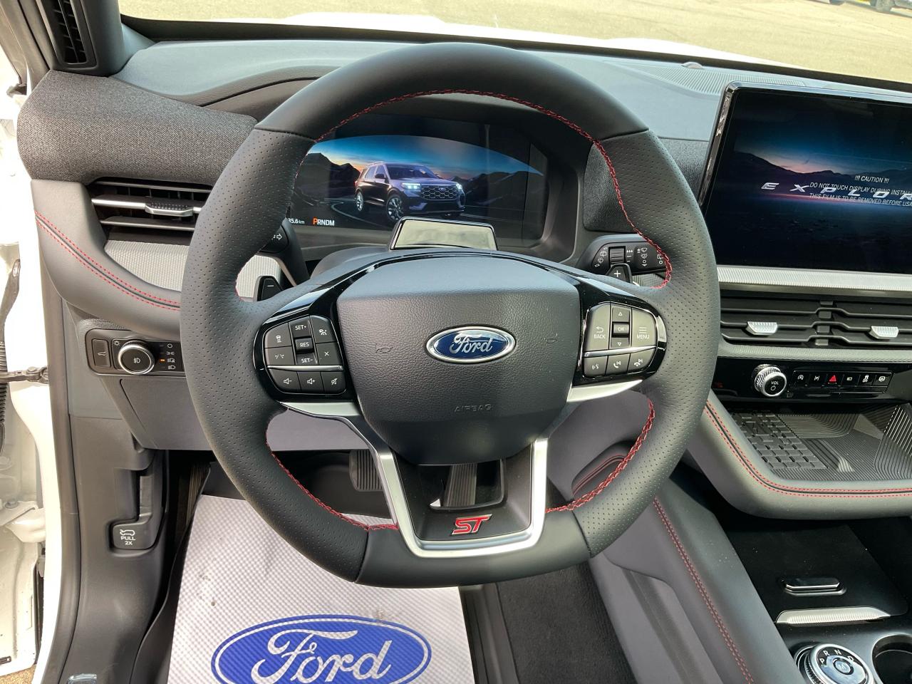 2025 Ford Explorer ST Photo5