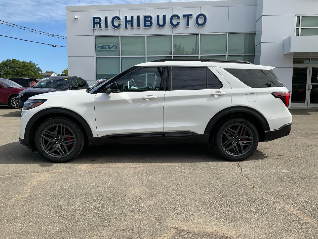2025 Ford Explorer ST Photo