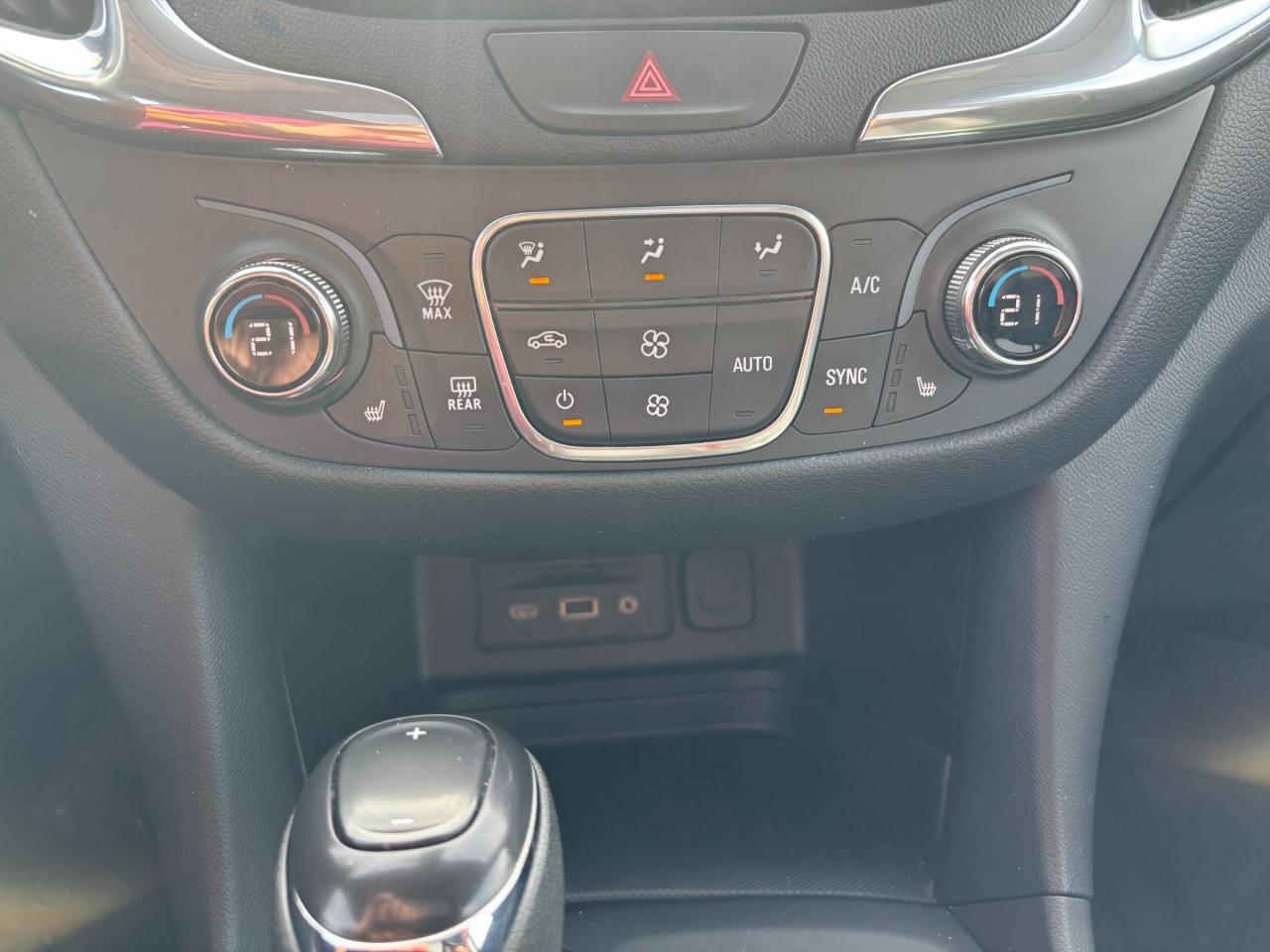 2020 Chevrolet Equinox 2020 Chevrolet Equinox LT AWD Photo