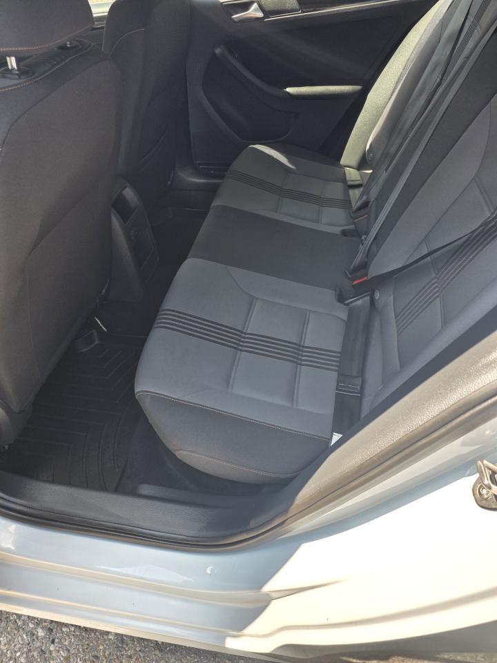 2017 Volkswagen Jetta $8850 like new & fully certified. Photo3