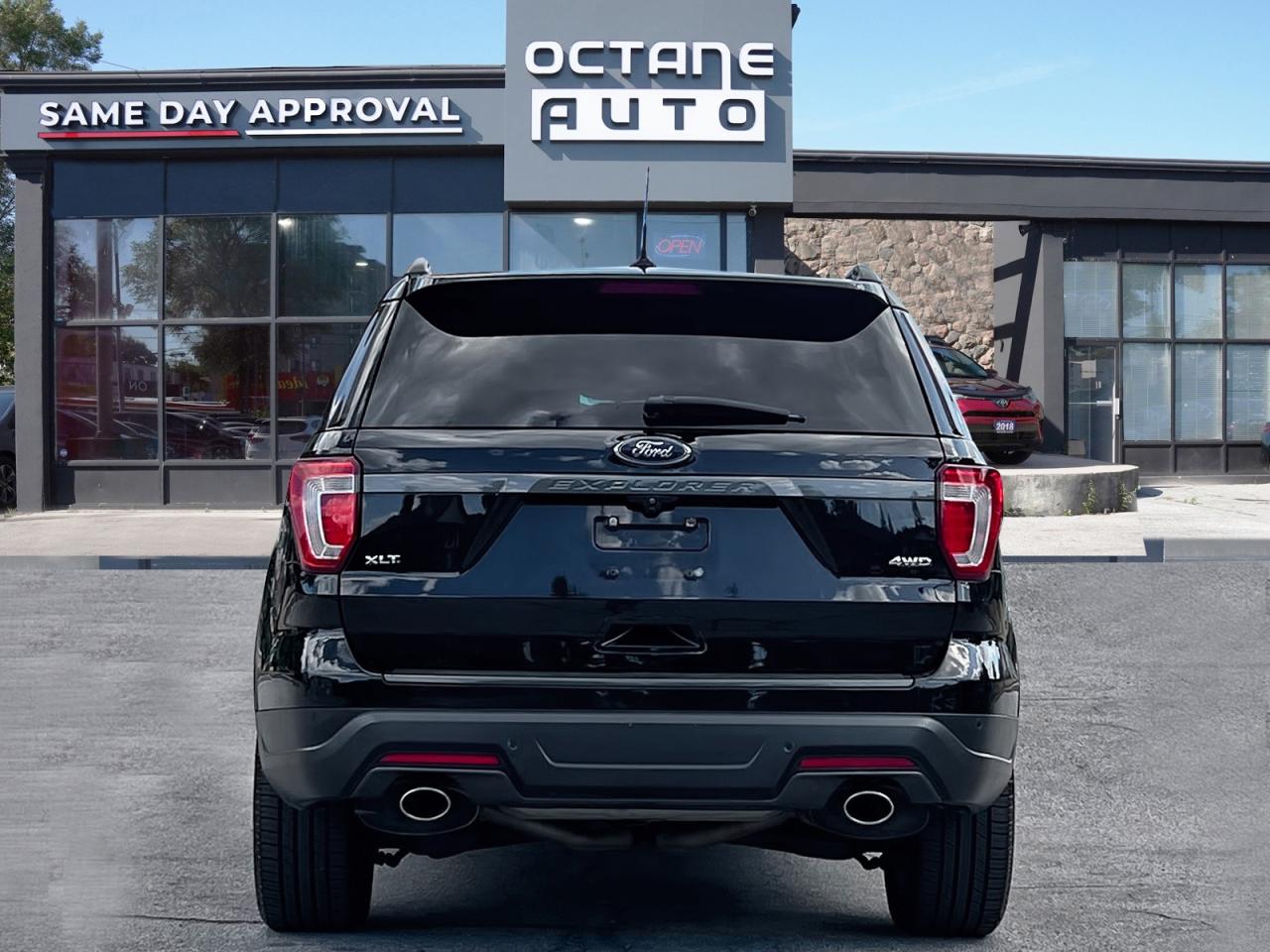 2018 Ford Explorer XLT 4WD - Photo #4