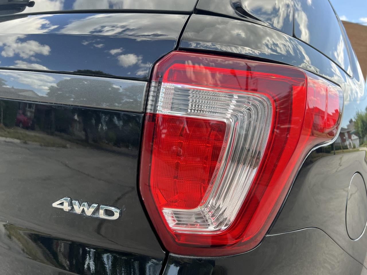 2018 Ford Explorer XLT 4WD - Photo #7