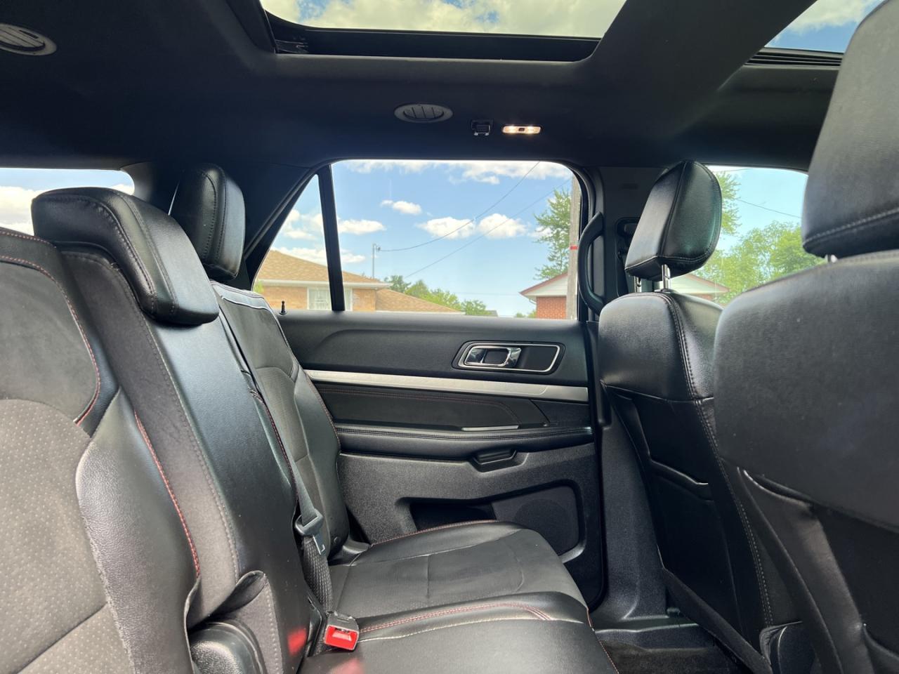 2018 Ford Explorer XLT 4WD - Photo #9