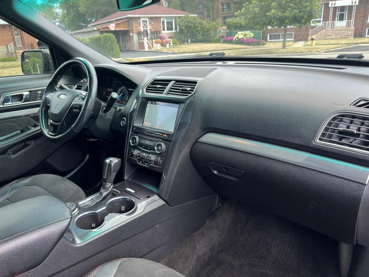 2018 Ford Explorer XLT 4WD - Photo #11