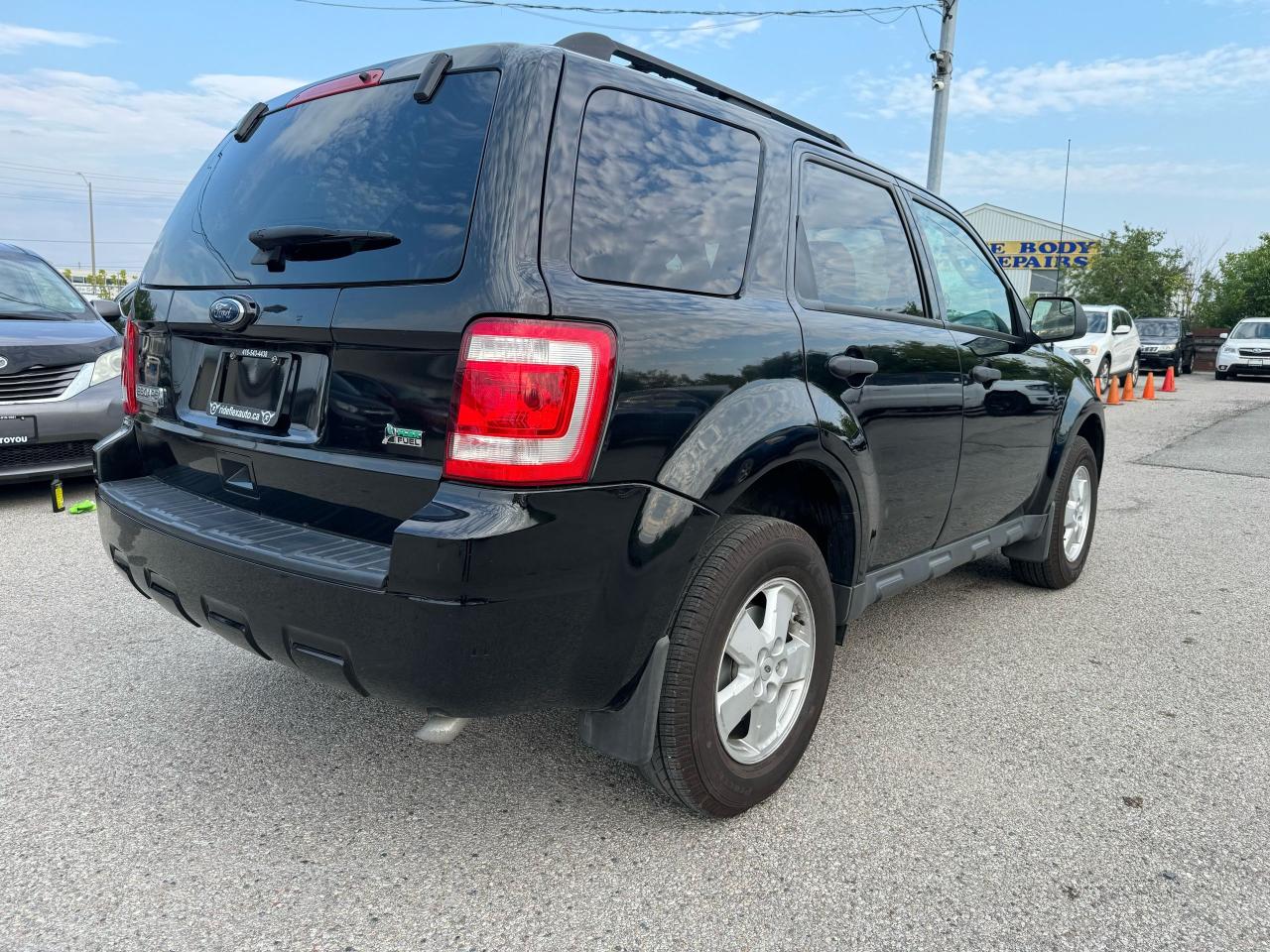2011 Ford Escape XLT Photo4