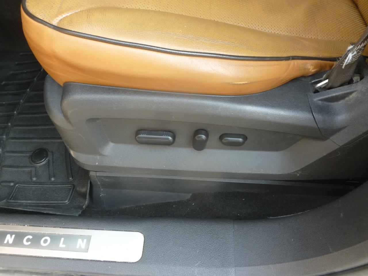 2011 Lincoln MKX  - Photo #8