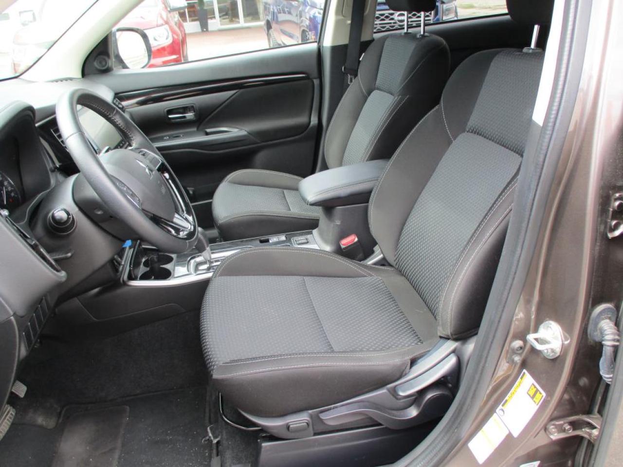 2020 Mitsubishi Outlander ES AWC 7PASS Photo12