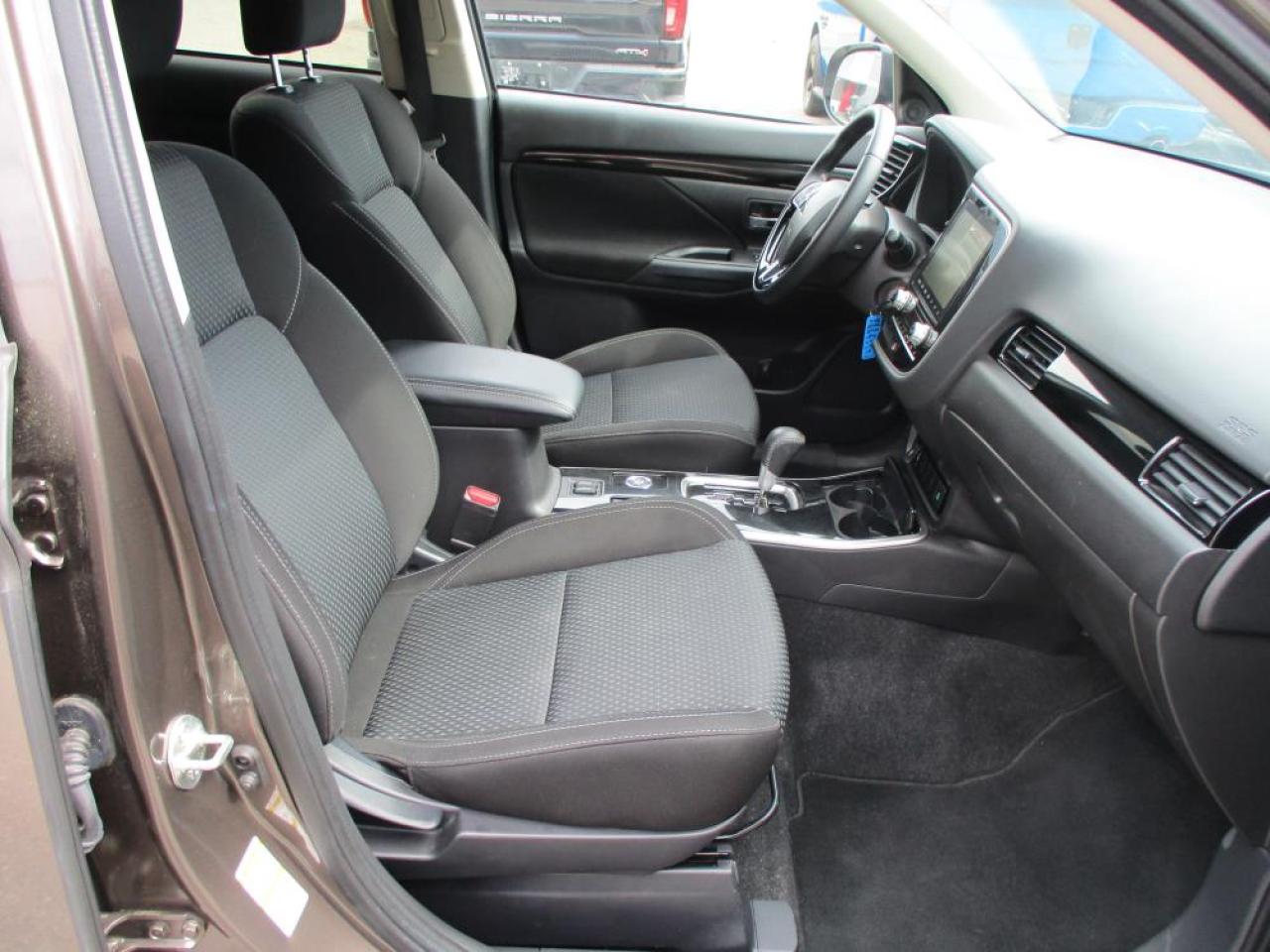 2020 Mitsubishi Outlander ES AWC 7PASS - Photo #13