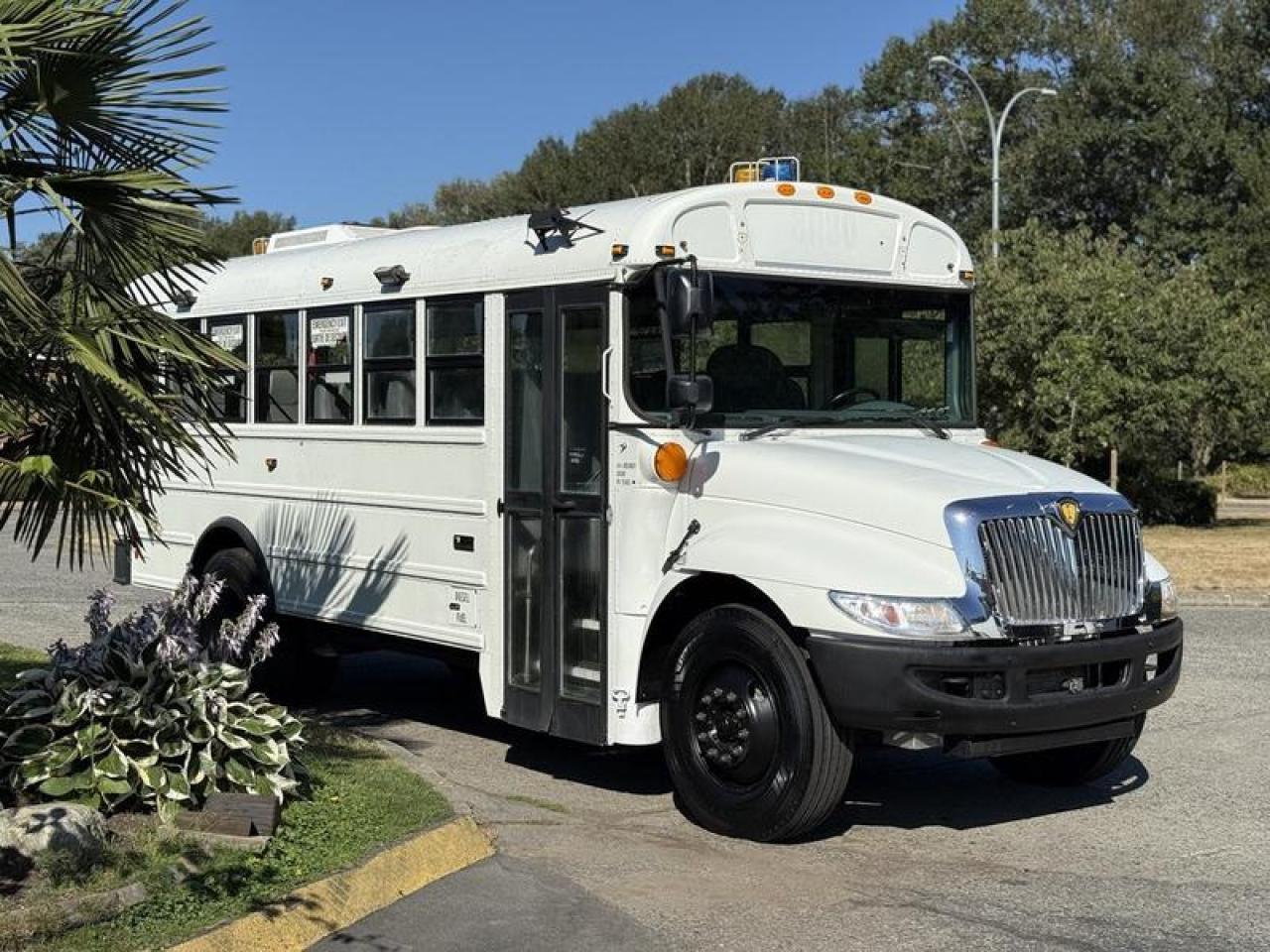 Used 2014 International 4200 21 Passenger Diesel Bus with Seatbelts Hydraulic Brakes for sale in Burnaby, BC