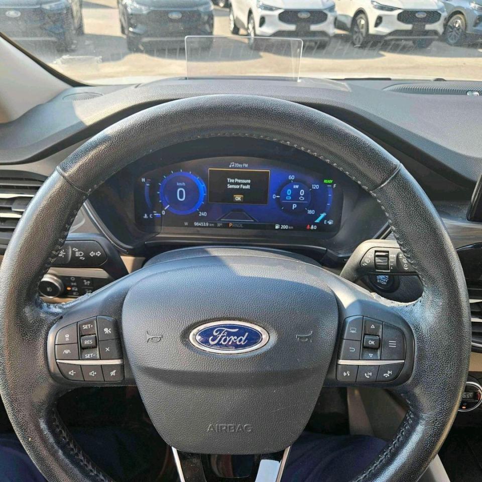 2020 Ford Escape Titanium Hybrid Photo5