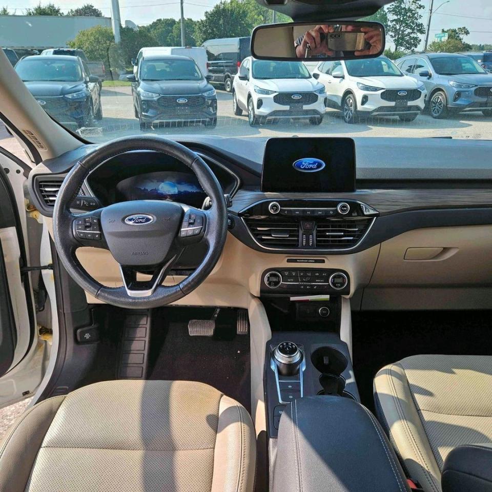 2020 Ford Escape Titanium Hybrid Photo5