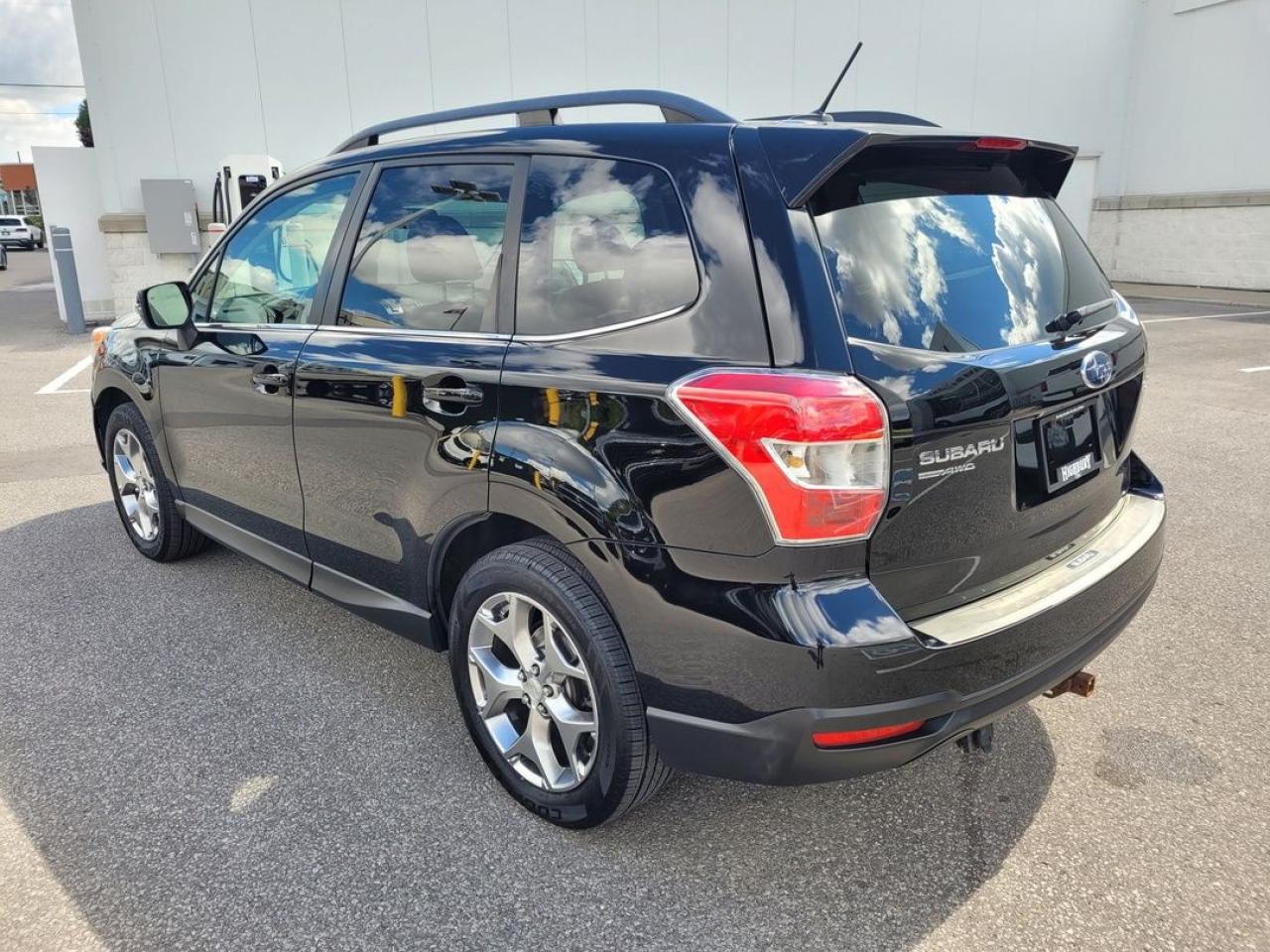 2015 Subaru Forester 2.5i Photo3