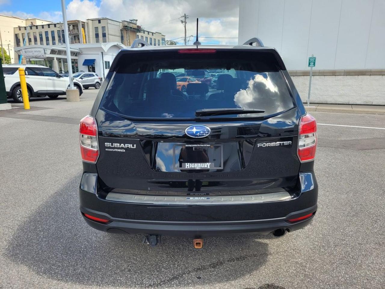 2015 Subaru Forester 2.5i Photo4