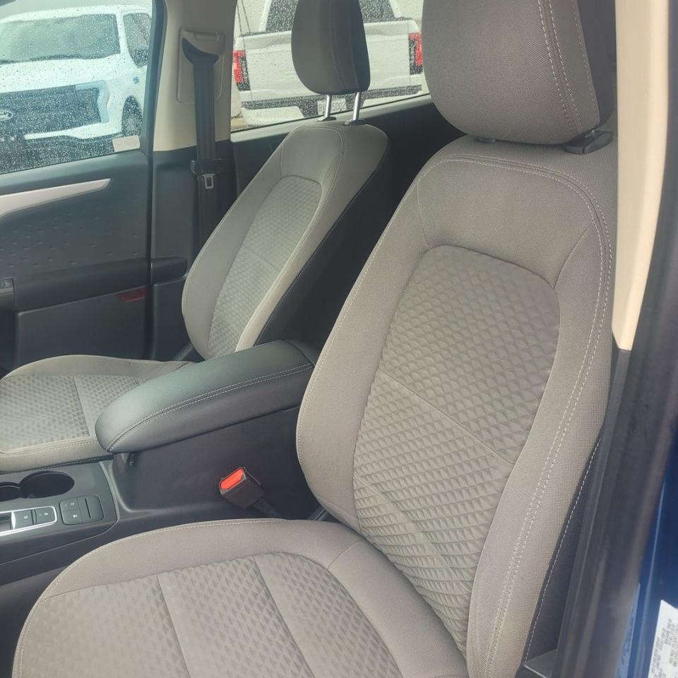 2020 Ford Escape SE Photo28