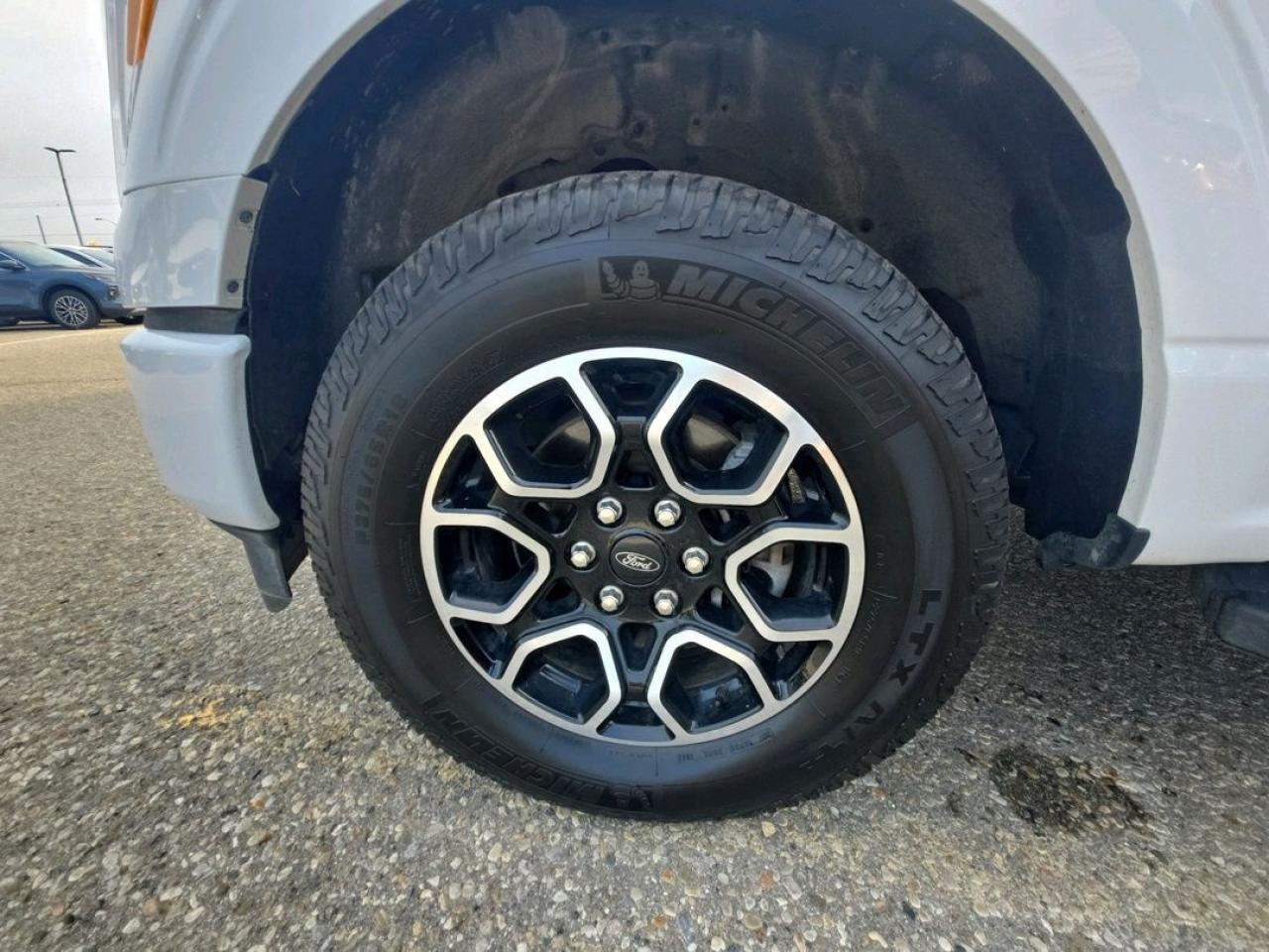 2022 Ford F-150 LARIAT! POWERBOOST! 6.5' BOX, PANO ROOF, 18'S! Photo3