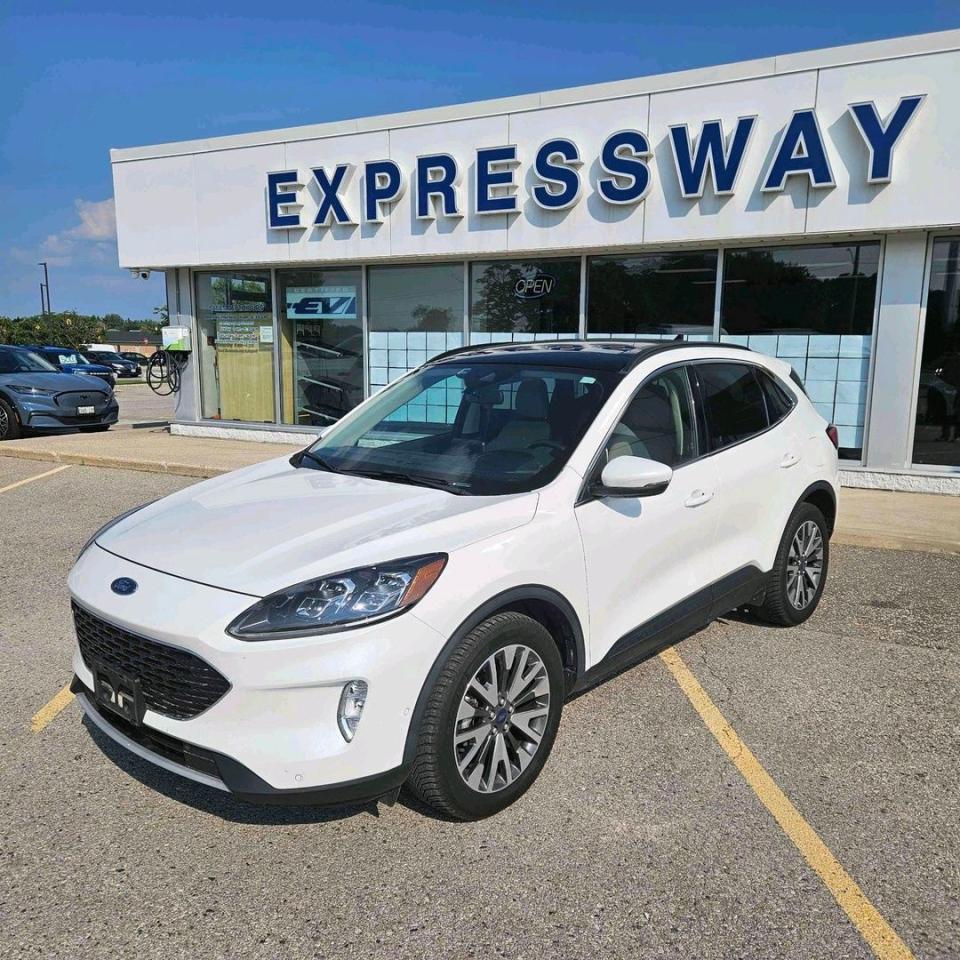 Used 2020 Ford Escape Titanium Hybrid for sale in New Hamburg, ON