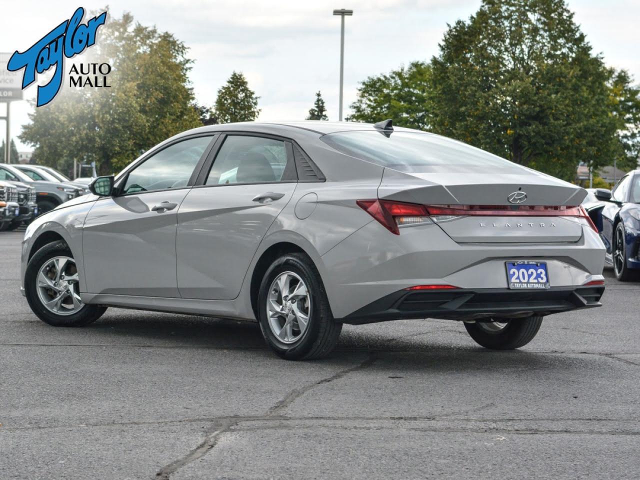 2023 Hyundai Elantra Essential Photo3