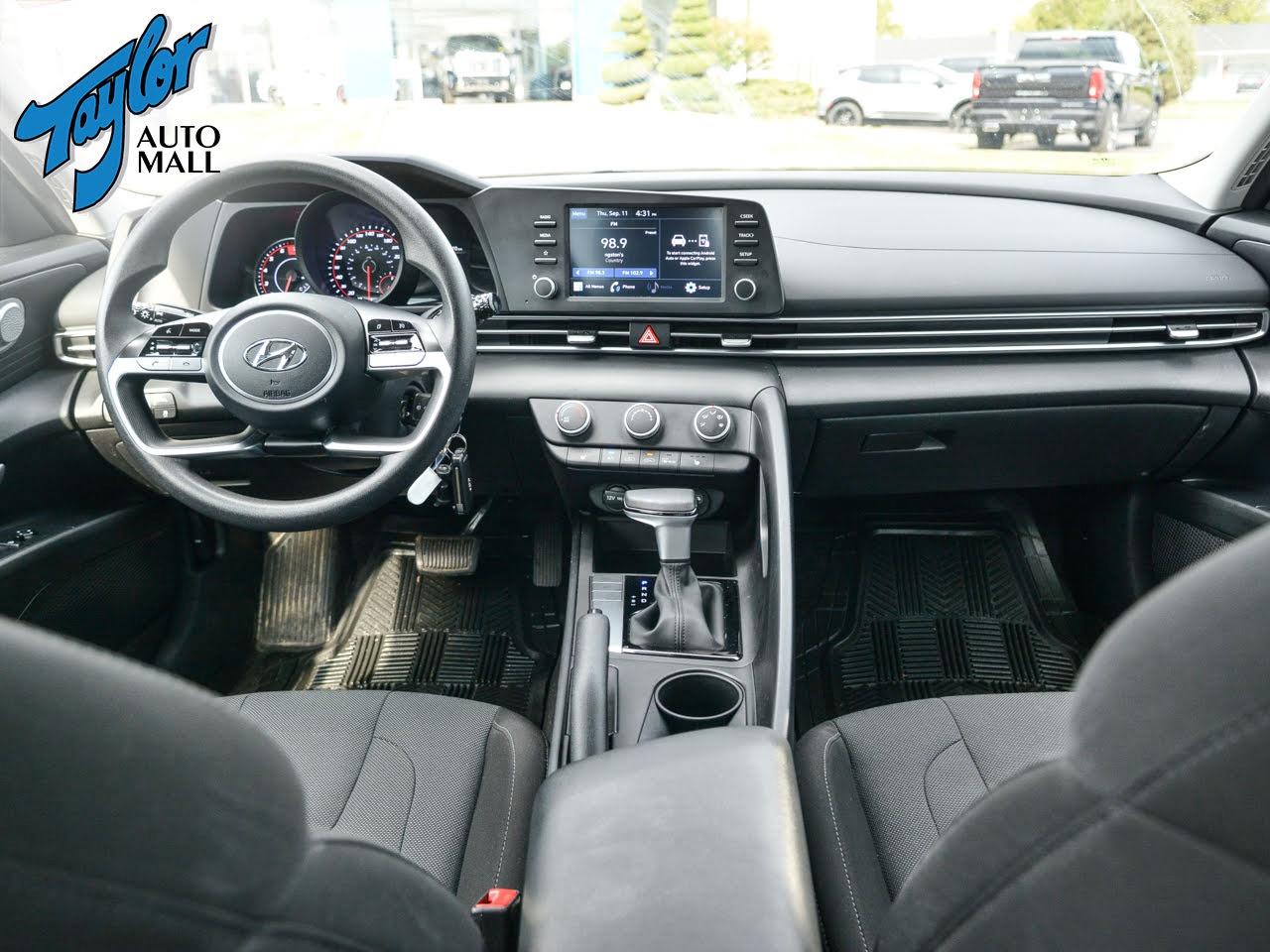 2023 Hyundai Elantra Essential Photo