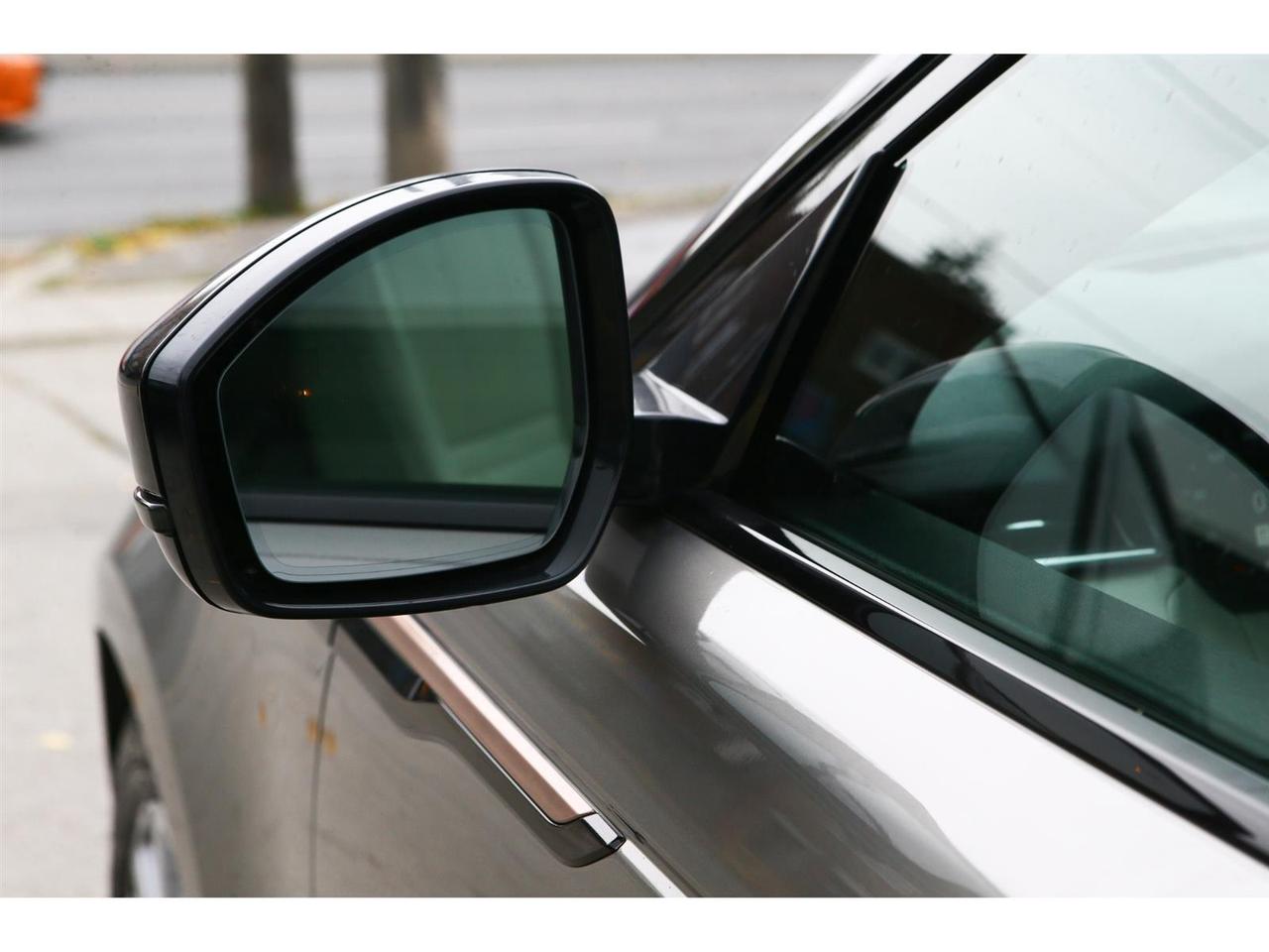 2018 Land Rover Range Rover Velar R-Dynamic SE Photo