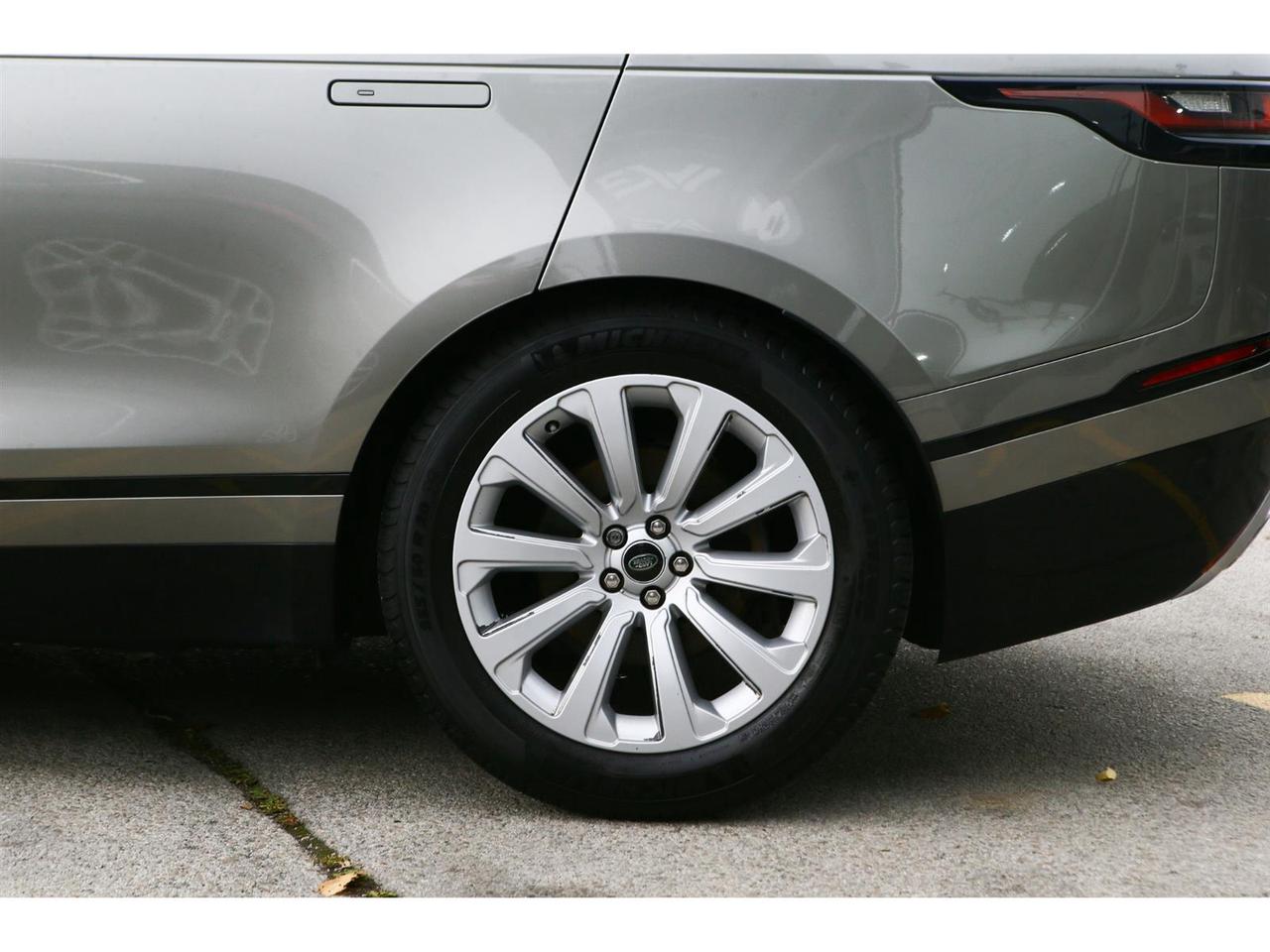 2018 Land Rover Range Rover Velar R-Dynamic SE Photo