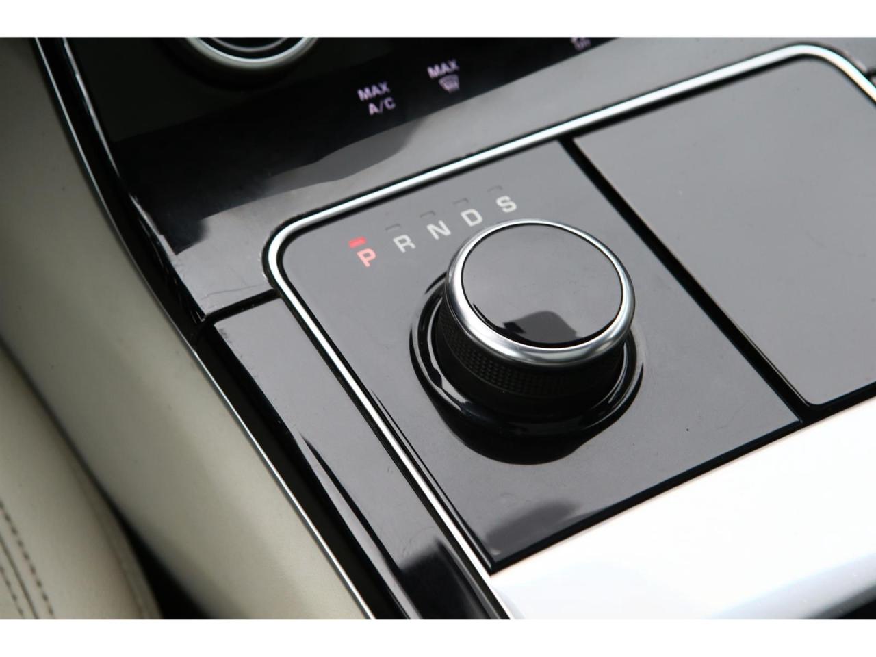 2018 Land Rover Range Rover Velar R-Dynamic SE Photo