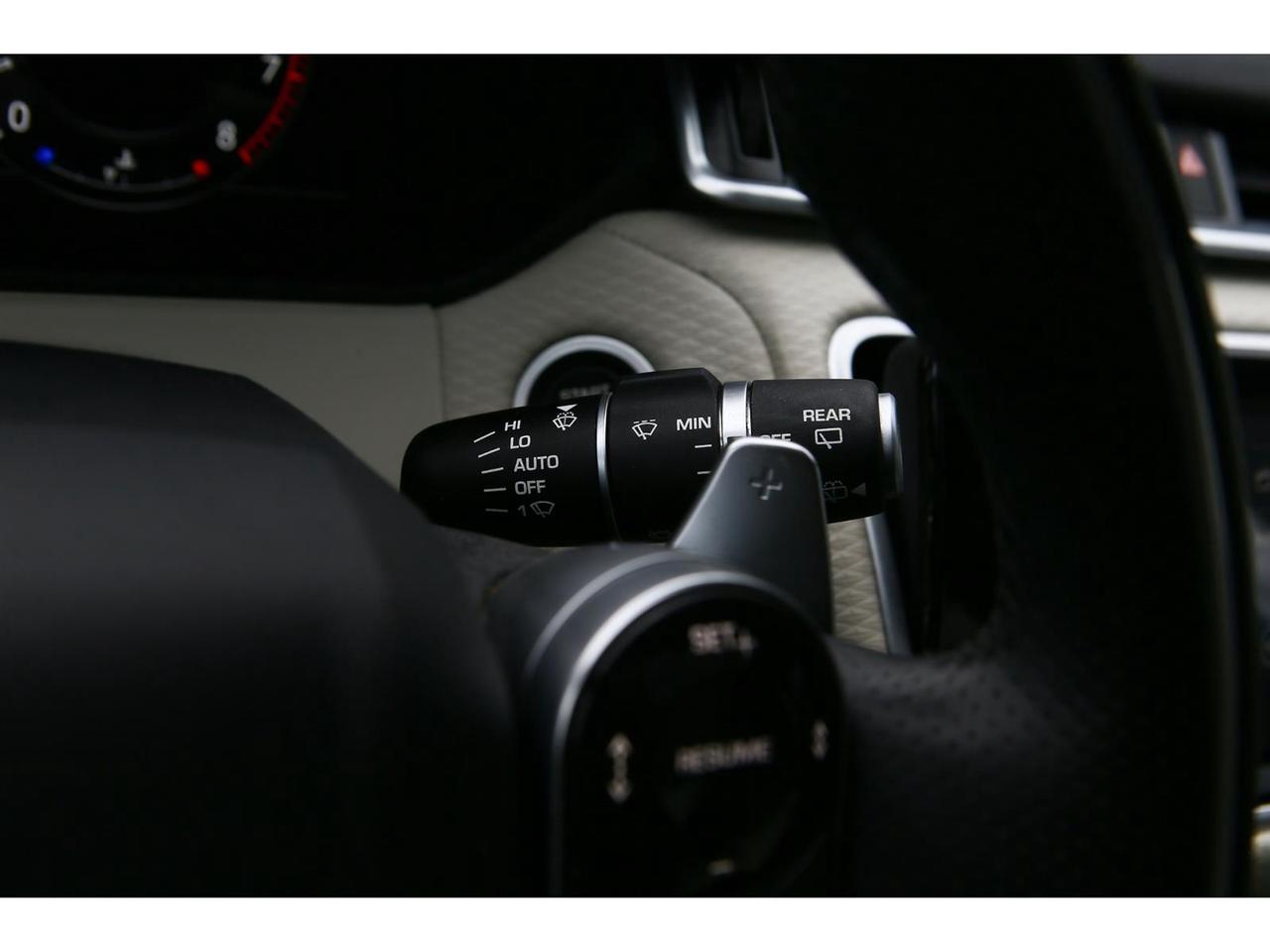 2018 Land Rover Range Rover Velar R-Dynamic SE Photo