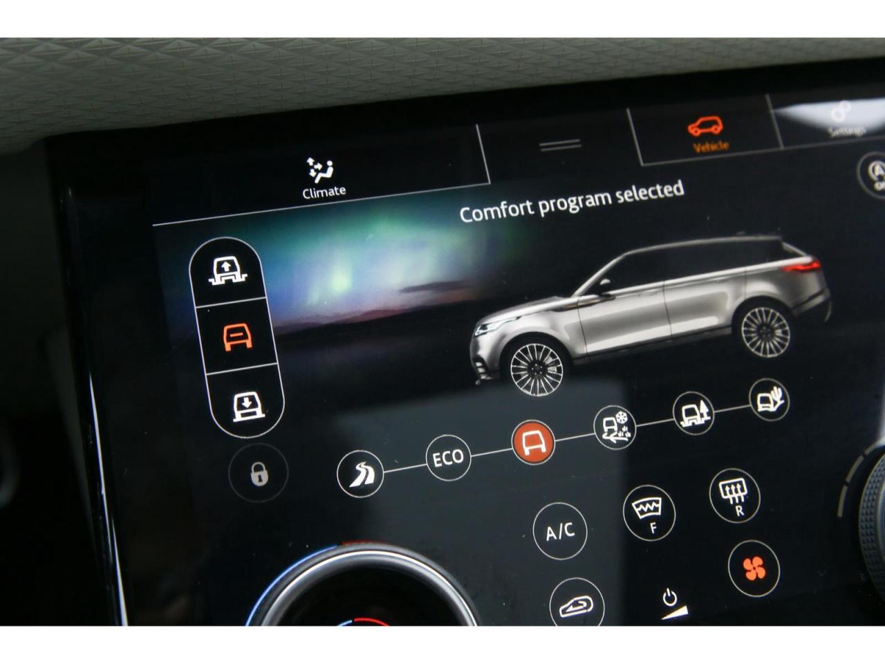 2018 Land Rover Range Rover Velar R-Dynamic SE Photo