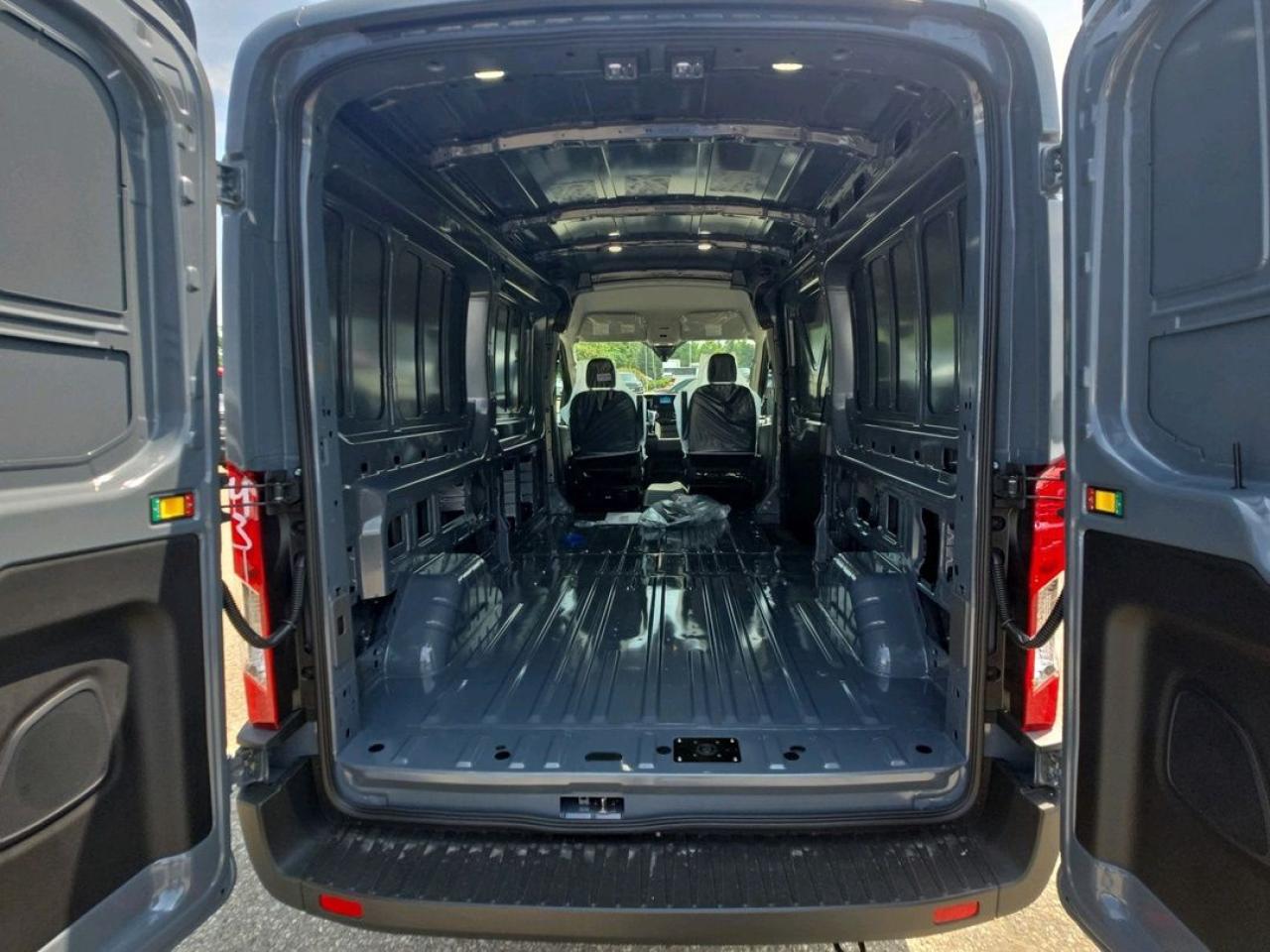 2025 Ford Transit Cargo Van Photo4