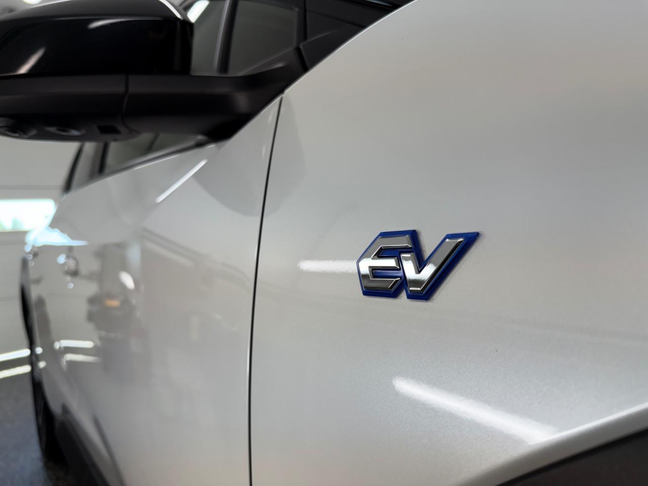 2023 Subaru Solterra W/LUXURY PACKAGE - Photo #8