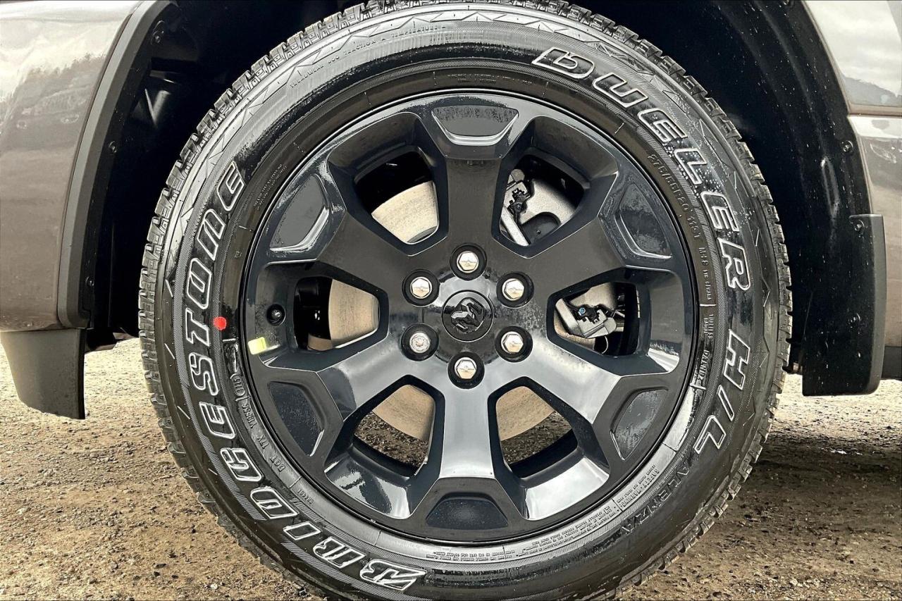 2025 RAM 1500 TRADESMAN CREW | Black Express Pkg | Buckets | V6 Photo