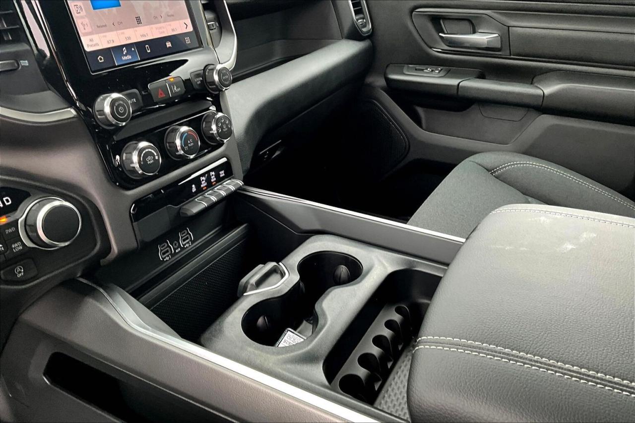 2025 RAM 1500 TRADESMAN CREW | Black Express Pkg | Buckets | V6 Photo