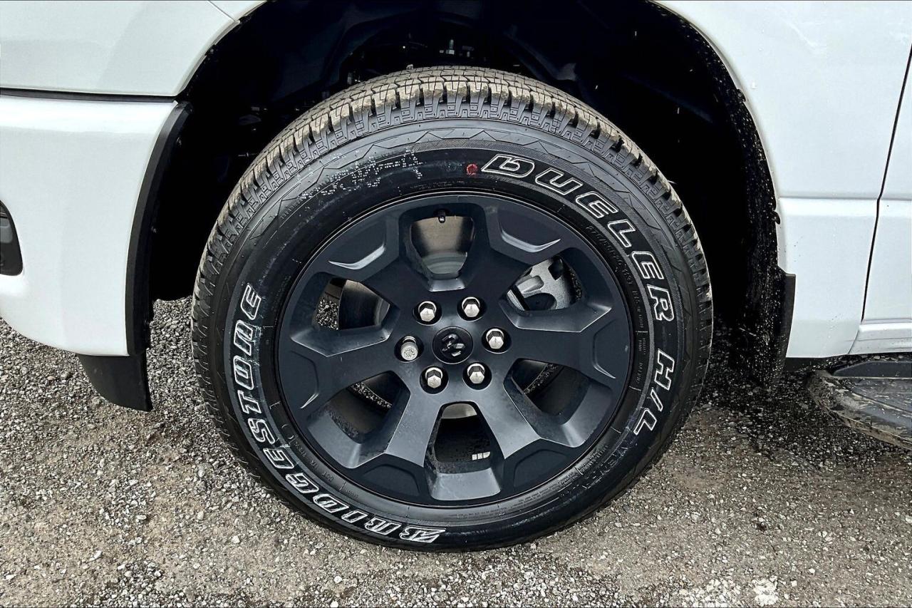 2025 RAM 1500 TRADESMAN CREW | Black Express Pkg | Buckets | V6 Photo