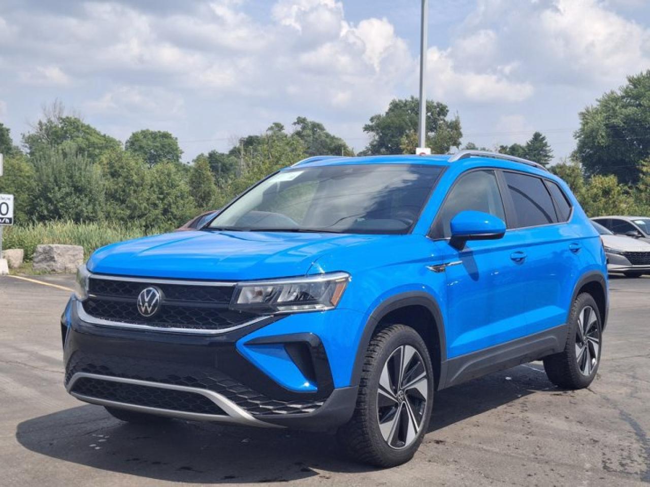 Used 2023 Volkswagen Taos Comfortline AWD | Panoramic Sunroof | Adaptive Cruise | CarPlay + Android | Power Seat | and More ! for sale in Guelph, ON