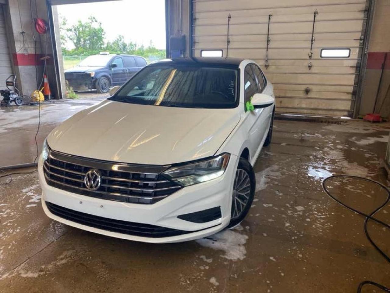 Used 2020 Volkswagen Jetta Highline | Leather | Pano Roof | Heated Seats | Carplay | Reverse Cam | Keyless Entry | and More ! for sale in Guelph, ON