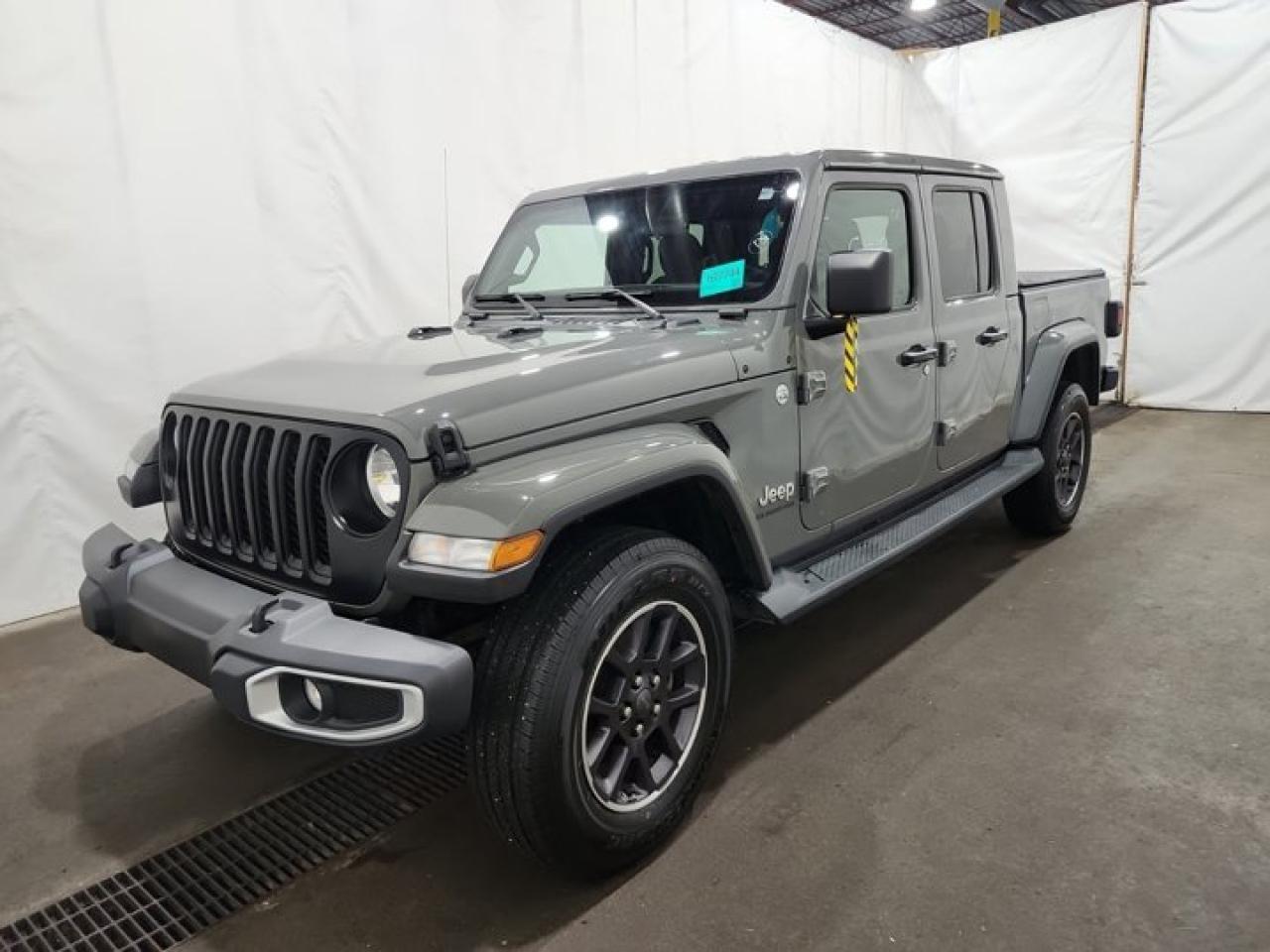 Used 2021 Jeep Gladiator Overland | 6-Speed Manual | Heated Wheel + Seats | Rear Camera | CarPlay + Android | and More ! for sale in Guelph, ON