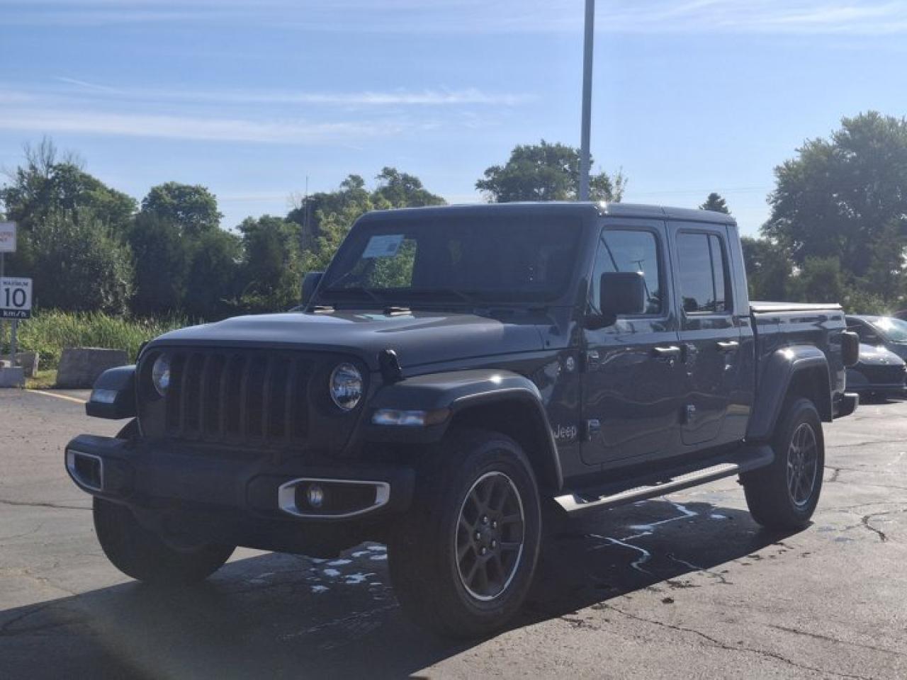 Used 2021 Jeep Gladiator Overland | 6-Speed Manual | Heated Wheel + Seats | Rear Camera | CarPlay + Android | and More ! for sale in Guelph, ON