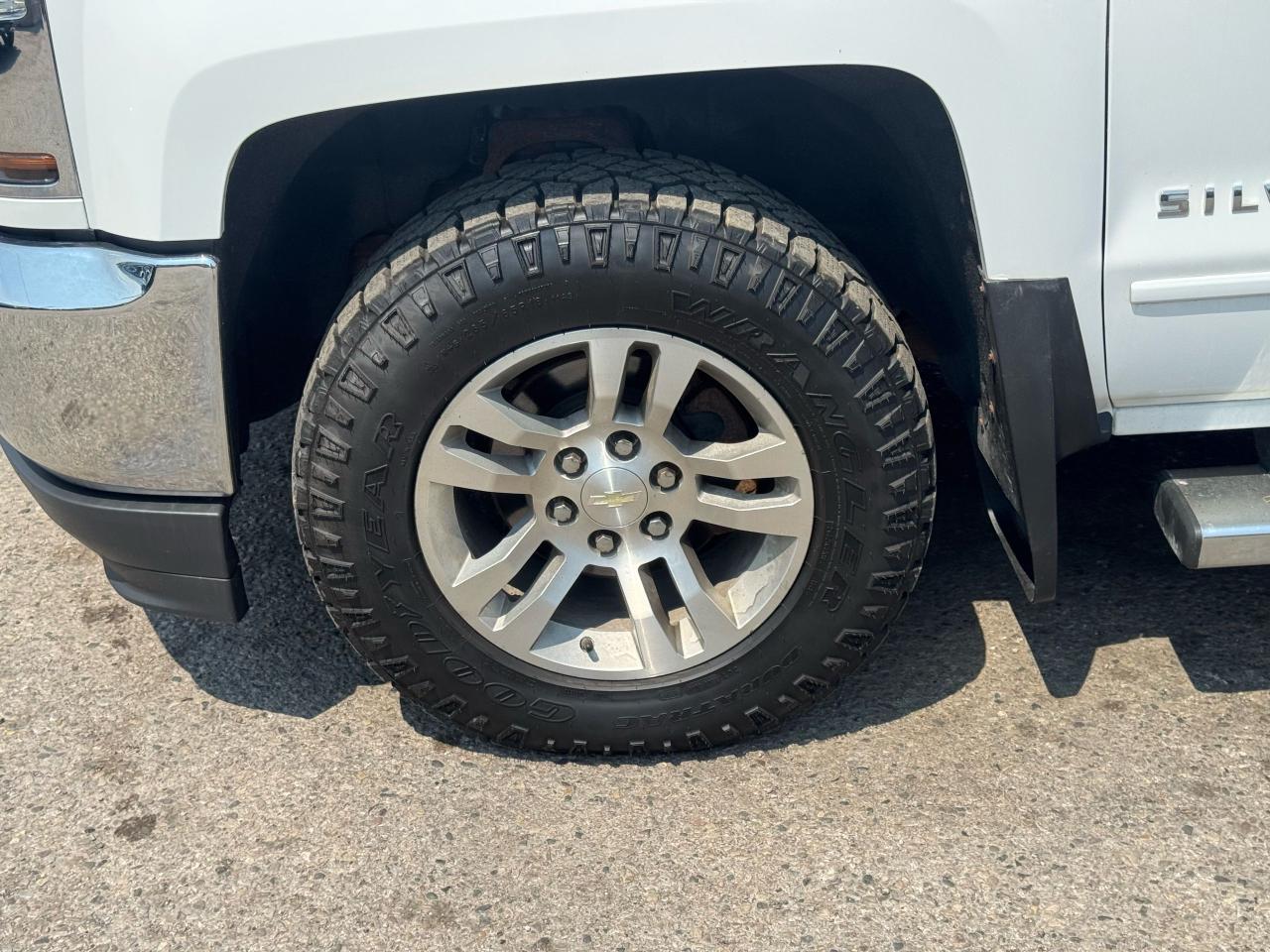 2018 Chevrolet Silverado 1500 LT, 4X4, CREW CAB, TOPPER, 5.3L V8, CERTIFIED - Photo #10