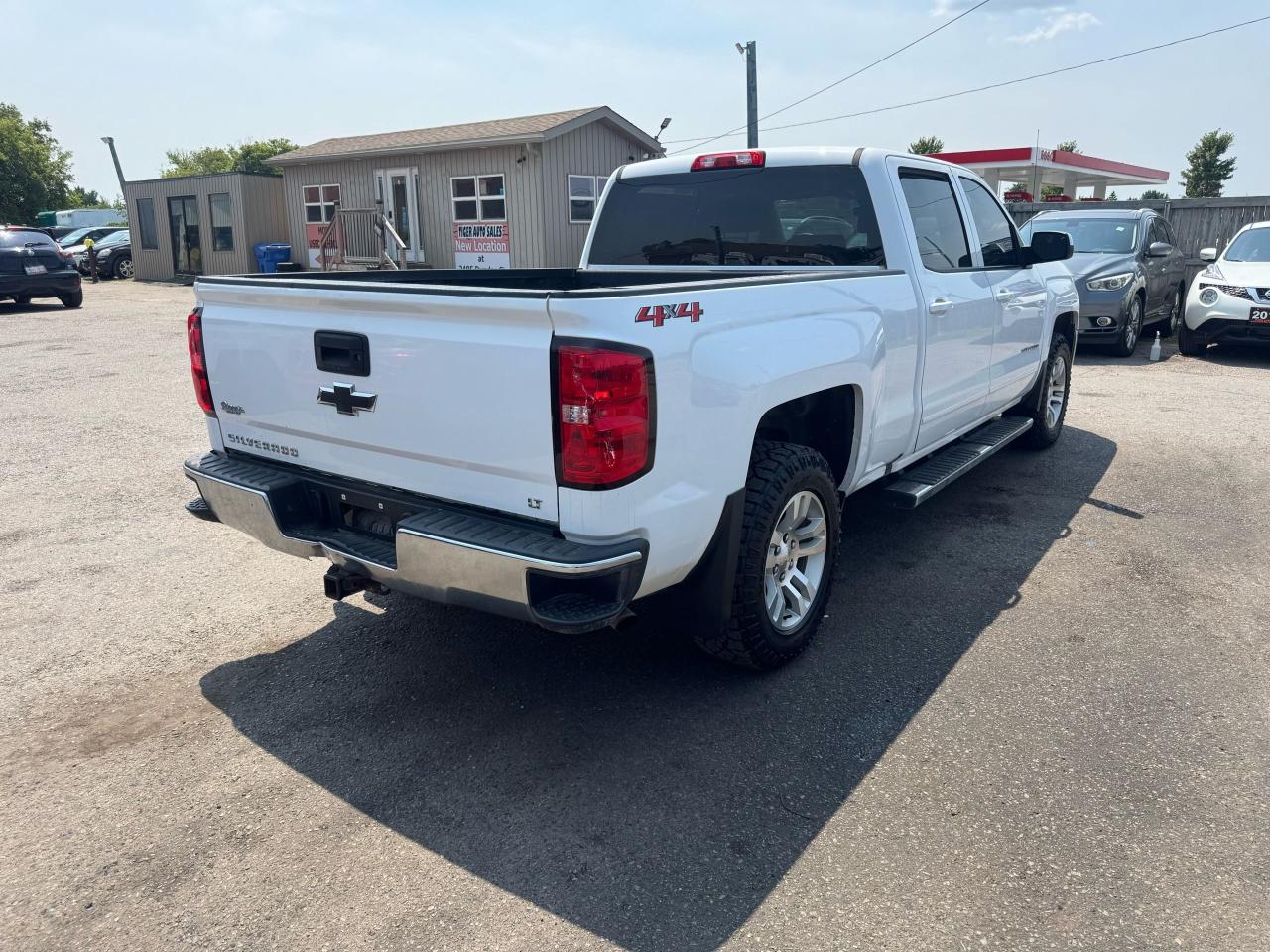 2018 Chevrolet Silverado 1500 LT, 4X4, CREW CAB, TOPPER, 5.3L V8, CERTIFIED - Photo #5