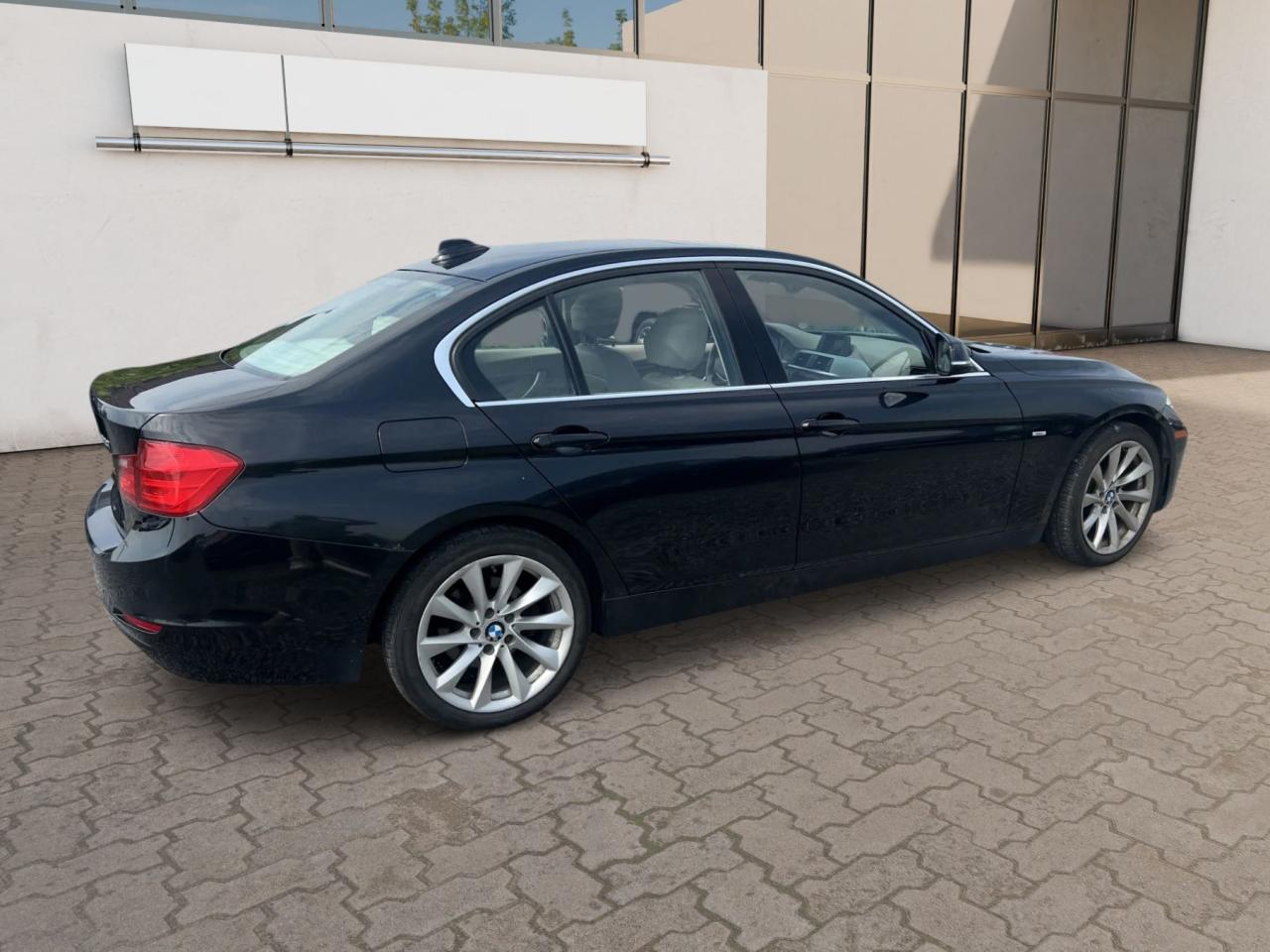 2013 BMW 3 Series 328i xDrive - Photo #4