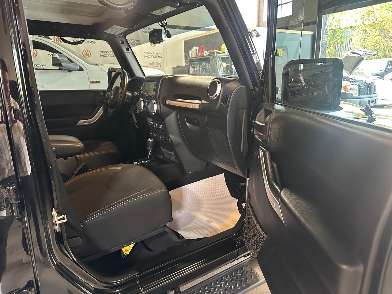 2016 Jeep Wrangler 4WD 4DR SAHARA - Photo #7